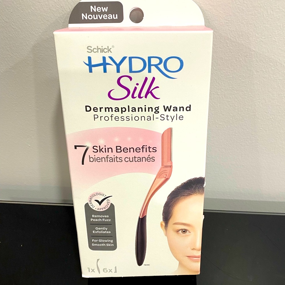 Brand new unopened hydro silk dermaplanning wand with 6 refill